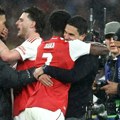 Arsenal pred javom i istorijom