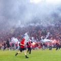 Nezapamćeni haos u Pragu - huligani prekinuli derbi Slavije i Sparte VIDEO