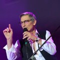 Emotivni momenat u Puli: Otkrivena memorijalna kamena klupa posvećena Masimu Saviću: "Ovde se uvek rado vraćao"