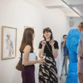 Otvorena grupna izložba „Letnja treperenja: Sunce se grohotom smeje“ u galeriji Novembar