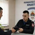 Radovan je pronašao torbicu, kad ju je otvorio, odmah je otišao u policiju