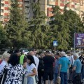 Nišlije iz Panteleja blokirale kružni tok kod „Delte“ zbog izgradnje pruge u njihovom naselju