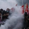 Masovni protesti zahvatili Francusku, više od 5.000 uhapšenih: blokirano 1.200 škola, ima teško povređenih