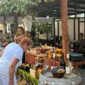 (Foto) Etno-štandovi, domaća vina i koncerti: Topola ovog vikenda slavi grožđe i tradiciju