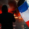 Mladić (17) ostao bez šake nakon eksplozije policijske bombe, u Limožu izgorela gradska većnica