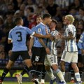 Argentina izgubila, Mesi uhvatio protivnika za vrat (video)