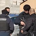 Skinuta zastava Srbije: Tzv. kosovska policija upala u prostorije opštine Peći (video)