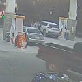 Uznemirujuće! Ova žena je oteta, molim vas pomozite...Policija objavila užasavajući snimak s benzinske pumpe (video)