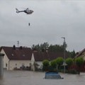 Katastrofalne poplave na jugu Nemačke, ima mrtvih: Dva vagona sa 185 putnika iskočila iz šina zbog klizišta, sela u…