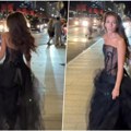 Nikad provokativnije izdanje Ivane Dudić! Glumica se šetala u providnom korsetu, a kad se okrenula - šok! Sve se videlo (video)…