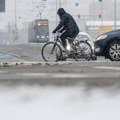 Temperatura naglo pala, ne prestaje da veje: U Sloveniji palo 35 cm snega, ovo su ekstremni vremenski uslovi