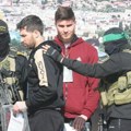 Hamas oslobodio još trojicu talaca, Izrael pustio 369 zatočenih Palestinaca