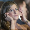 Drama u vili Dženifer Aniston: Nepoznati muškarac kolima razvalio kapiju dok je glumica bila kod kuće