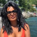 "Kažu da treba da smršam 5-7 kilograma, a ja sam srećna i voljena": Milena Popović se skinula u brendirani kupaći, a svi…