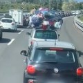 Vozači u neverici gledali Ford na autoputu, pravi šok nastupio kada se zaustavio na parkingu: Ovako izgleda "tempirana…