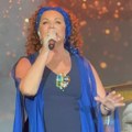 Prve pesme posvetila majci, ocu i Mrki: Ana Bekuta rasplakala sve u dvorani, pomogli joj da otpeva ovaj hit