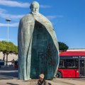 Statua pape Jovana Pavla Drugog u Rimu ponovo oštećena