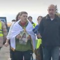 Studenti iz Novog Pazara koji pešače ka Novom Sadu nastavili danas put od Raške do Baljevca