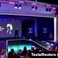 Musk zaplesao sa robotom nakon što mu je odobrena 'plata vijeka'