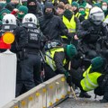 Antifa brutalno napala mladog patriotu AfD-a i njegovu sestru