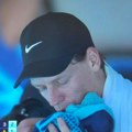 Muke za Sinera: Janik u grčevima povraćao, zvao medicinski tajm-aut, problemi se samo ređaju za šampiona AO!