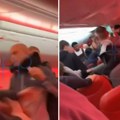 Brutalna krvava tuča u avionu na letu iz Turske: Pijani muškarac vređao i psovao, policija ga jedva uhapsila (video)