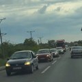 Kilometarske kolone u ovom mestu: vozila mile, a kroz centar je potpuni zastoj