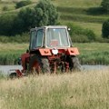Otac držao dete u krilu, ispustio ga iz naručja kada je deda "zakočio" traktor? Stravični detalji nesreće u Grockoj: Nije…