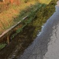 Čitaoci javljaju: Pukla cev za vodu prema Grabovnici, sela bez vode, direktori JKP Grdelica na mitingu