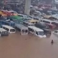 Čak 59 mrtvih u katastrofalnim poplavama: Ljudi plivaju po ulicama, jezive scene