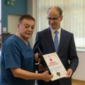 Macut obišao Institut Dedinje, uručena mu Povelja za doprinos radu tog instituta