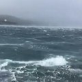 (Video) Meteocunami pogodio Hvar! More se naglo podiglo za više od 30 cm i izlilo na ulice, a onda je usledio novi udar…