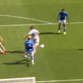 Nad-re-al-no! Garantujemo da ovakav gol nikada niste videli! Dajte čoveku odmah Puškaš nagradu za ovo što je uradio...
