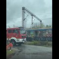 Požar u Rakovici: Vatra buknula u vozu, obustavljen saobraćaj ka Resniku VIDEO
