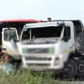 Sudar kamiona i autobusa u Obrenovcu: Poginula jedna osoba, 20 povređeno