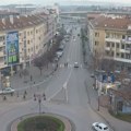 Samo nekoliko desetina Čačana na dočeku Nove godine na gradskom trgu (FOTO)