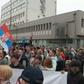 Studenti na ulicama Leskovca uzvikivali: "Marš u Ćacilend" i "Idemo na izbore"