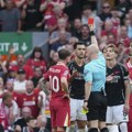 Šampion Liverpul prokockao 2:0 - Arsenal do boda sa igračem manje
