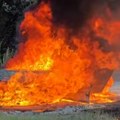 Пламен прогутао возило: Избио пожар на Фрушкој гори, на лицу места двоје ватрогасних возила (видео)