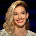 Jovana Joksimović u ovom izdanju stigla na aerodrom: Oko nje gomila ljudi, mnogi trljaju oči i ne veruju