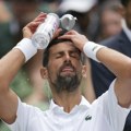 Nole snimljen na plaži Hrvatskoj, a ono što je uradio je sve nasmejalo: "Moramo mu kupiti sandale" VIDEO