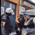 Profesor prepoznao bivšeg đaka među policajcima u Novom Pazaru: “Saginji glavu, fantomka ne pomaže”