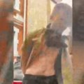 Čovek pokušao da zapali banku: Prostorija se ispunila dimom, obezbeđenje hitno reagovalo (video)