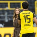 Lepoticu doveo na stadion, a sina nije ni pozvao: Mats Humels zbog Nikole Kavanis napravio skandal u Nemačkoj