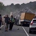Уклоњене и последње препреке: Пут Цетиње – Будва поново отворен за саобраћај након великог одрона!