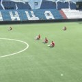 Ovo je najtužnija slika srpskog fudbala: Igrači seli na teren od nemoći, nemaju platu, ni stadion zbog Srbije!