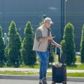 Darko Lazić nakon porodične tragedije uhvaćen na aerodromu: Pevač utučen, vuče kofere, on je sve vreme s njim