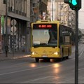 Zbog orezivanja drvoreda u centru privremena izmena trasa autobuskih linija danas do 13h