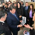 Ministar policije Bratislav Gašić otvorio izložbu u pu Kruševac: "Moramo da damo svoj maksimum u službi naroda i izgradimo…