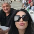 (Foto) "Idi, sve je gotovo": Toni Bijelić nakon razvoda od Dragane Mirković uživa za sve pare - Otišao u Sarajevo, a evo ko…